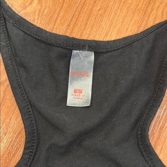 Black Graphic Sleeveless Tank Top - Picture 2 of 2